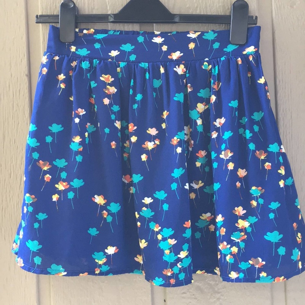Socialite Floral Skirt rara style size S Blue mini skirt summer flirty